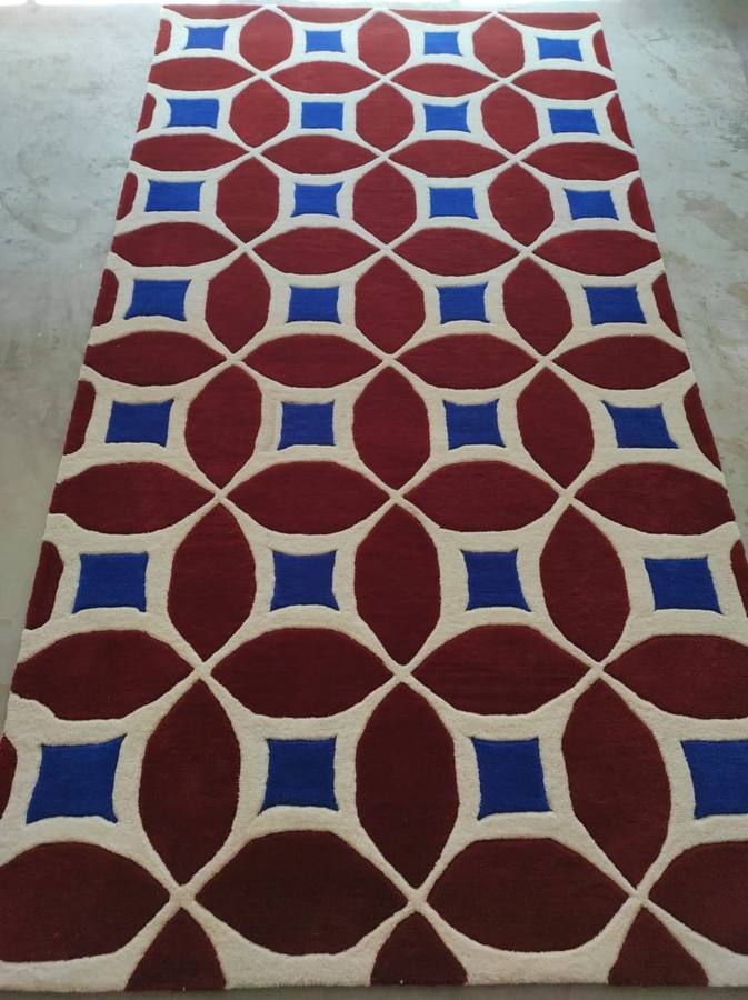 Hand-tufted geometric wool rug
